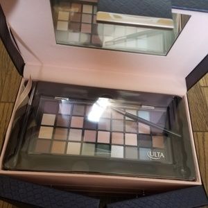 70 piece makeup kit (nwt)